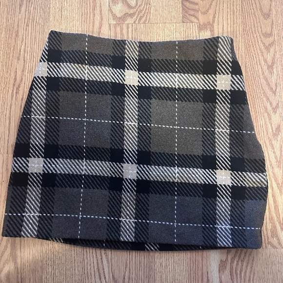 Plaid Black and Gray Skirt‎ H&M Size 10 Mini Skirt - Picture 1 of 8